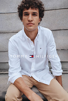 Abbildung TOMMY HILFIGER Herrenkollektion Frühjahr Sommer 2025 Modehaus Schmiederer Achern