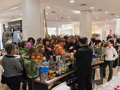 Stimmung an der Hausbar bei der Eröffnungsfeier nach Umbau im Jahre 2008 Modehaus Schmiederer